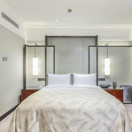 Shijiazhuang International Building Hotel Exteriör bild